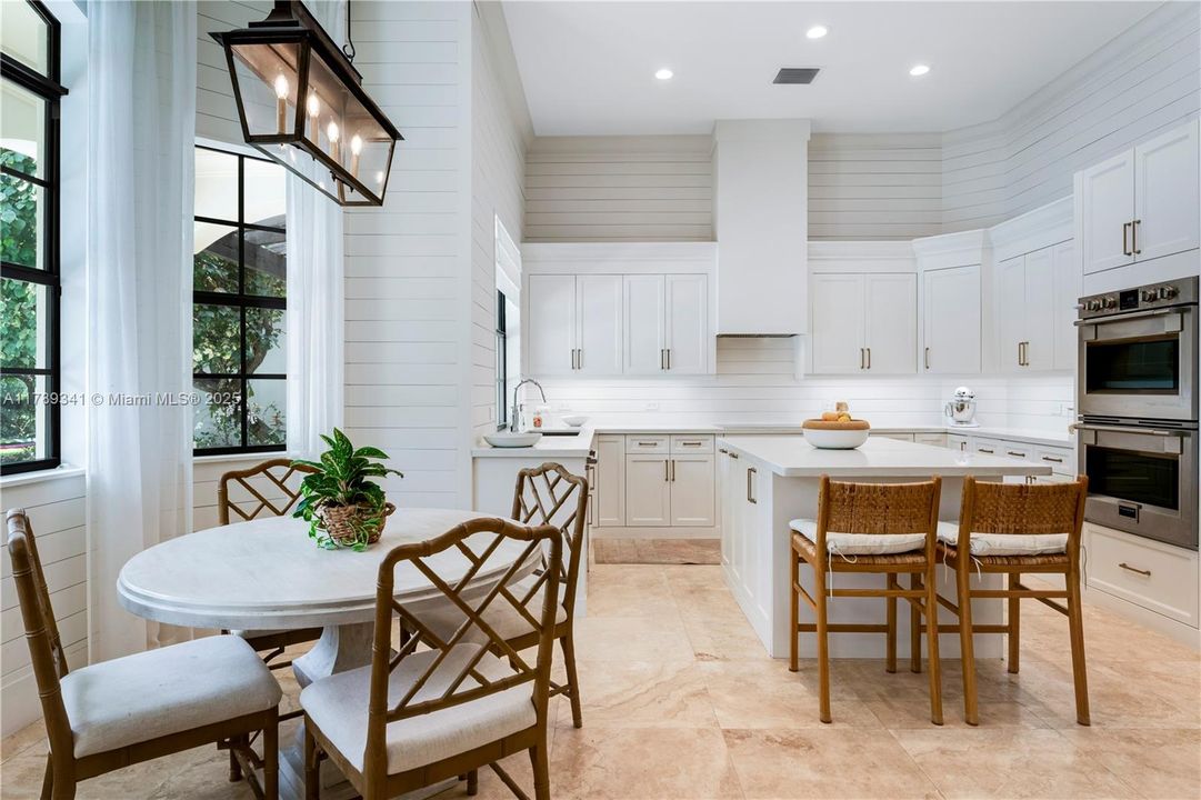 Recently Sold: $3,000,000 (6 beds, 4 baths, 4170 Square Feet)