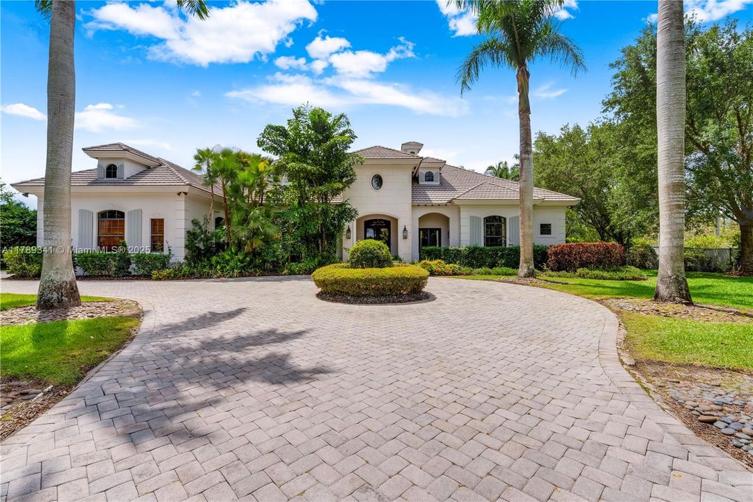 Recently Sold: $3,000,000 (6 beds, 4 baths, 4170 Square Feet)