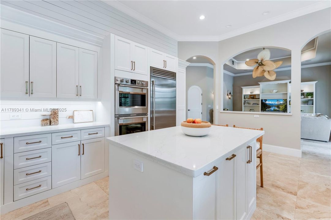 Recently Sold: $3,000,000 (6 beds, 4 baths, 4170 Square Feet)