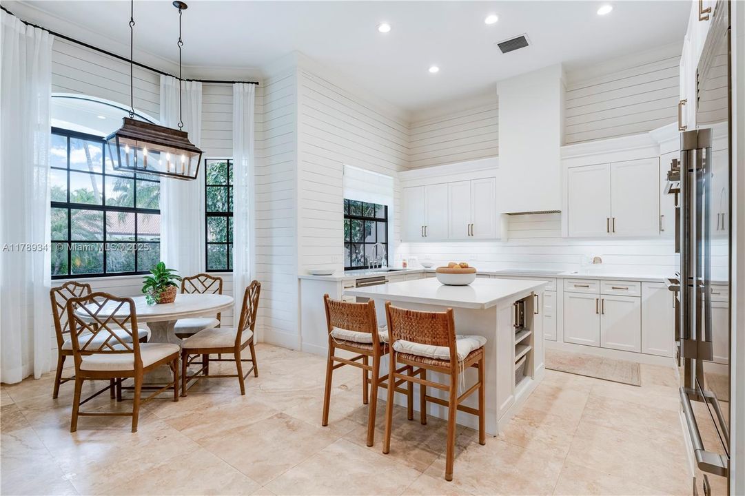 Recently Sold: $3,000,000 (6 beds, 4 baths, 4170 Square Feet)