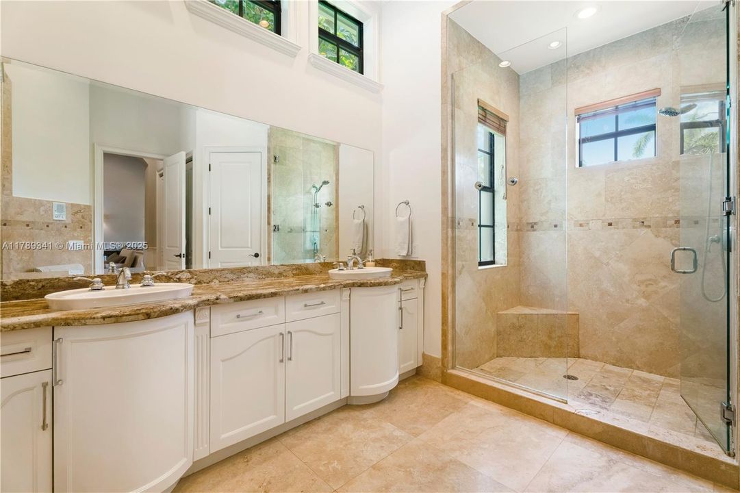 Recently Sold: $3,000,000 (6 beds, 4 baths, 4170 Square Feet)