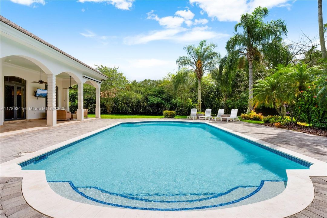 Recently Sold: $3,000,000 (6 beds, 4 baths, 4170 Square Feet)