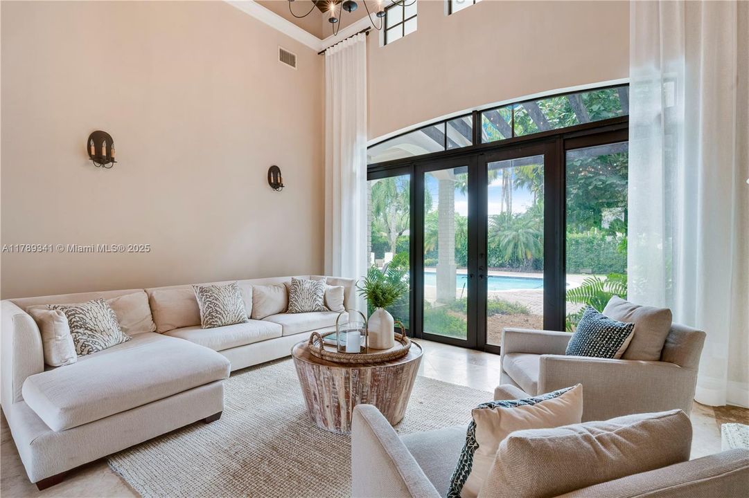 Recently Sold: $3,000,000 (6 beds, 4 baths, 4170 Square Feet)