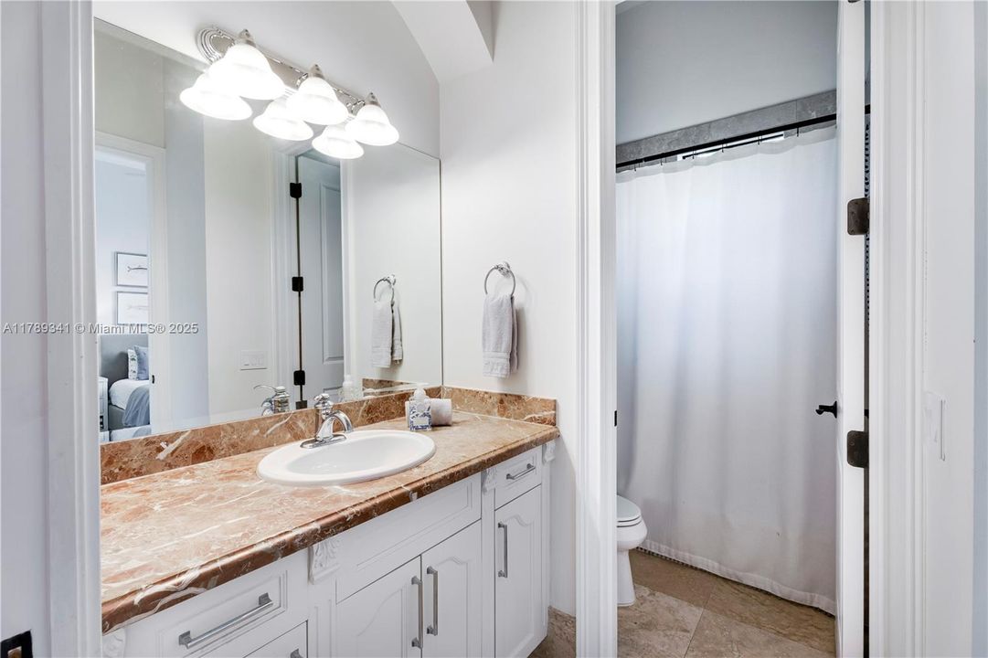 Recently Sold: $3,000,000 (6 beds, 4 baths, 4170 Square Feet)