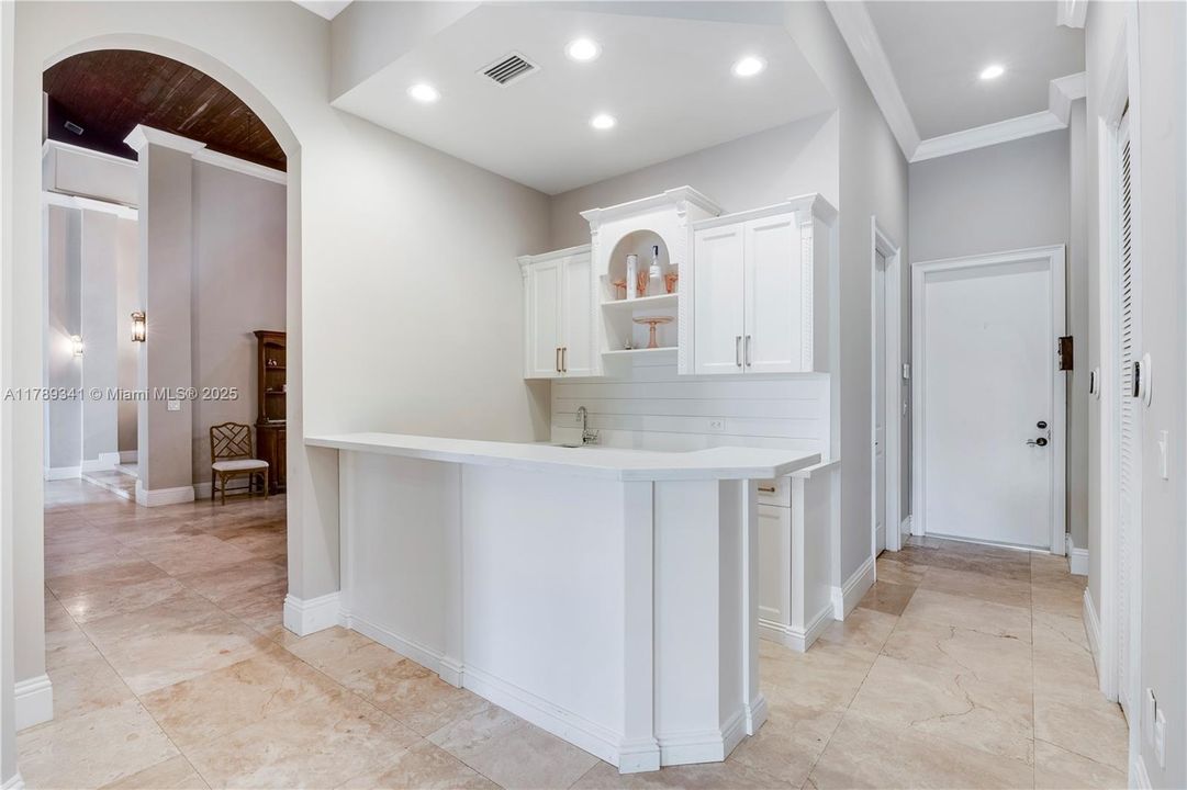 Recently Sold: $3,000,000 (6 beds, 4 baths, 4170 Square Feet)