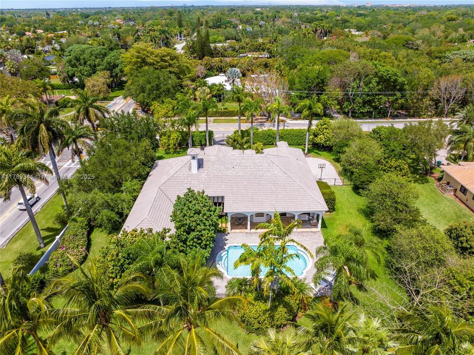 Recently Sold: $3,000,000 (6 beds, 4 baths, 4170 Square Feet)