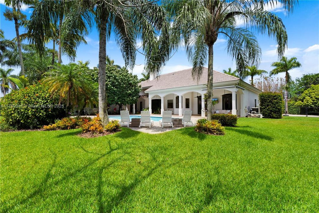 Recently Sold: $3,000,000 (6 beds, 4 baths, 4170 Square Feet)