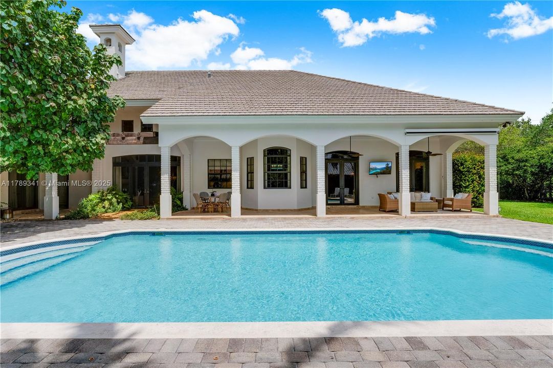 Recently Sold: $3,000,000 (6 beds, 4 baths, 4170 Square Feet)