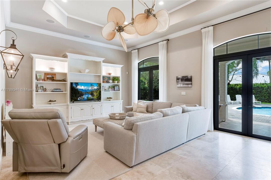 Recently Sold: $3,000,000 (6 beds, 4 baths, 4170 Square Feet)