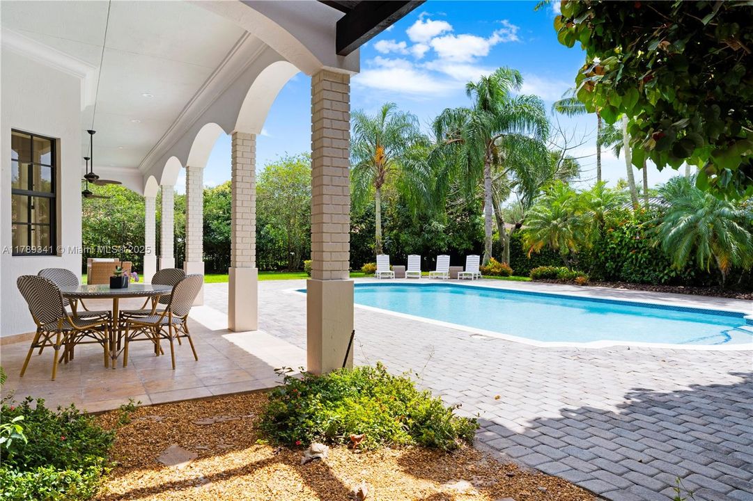 Recently Sold: $3,000,000 (6 beds, 4 baths, 4170 Square Feet)