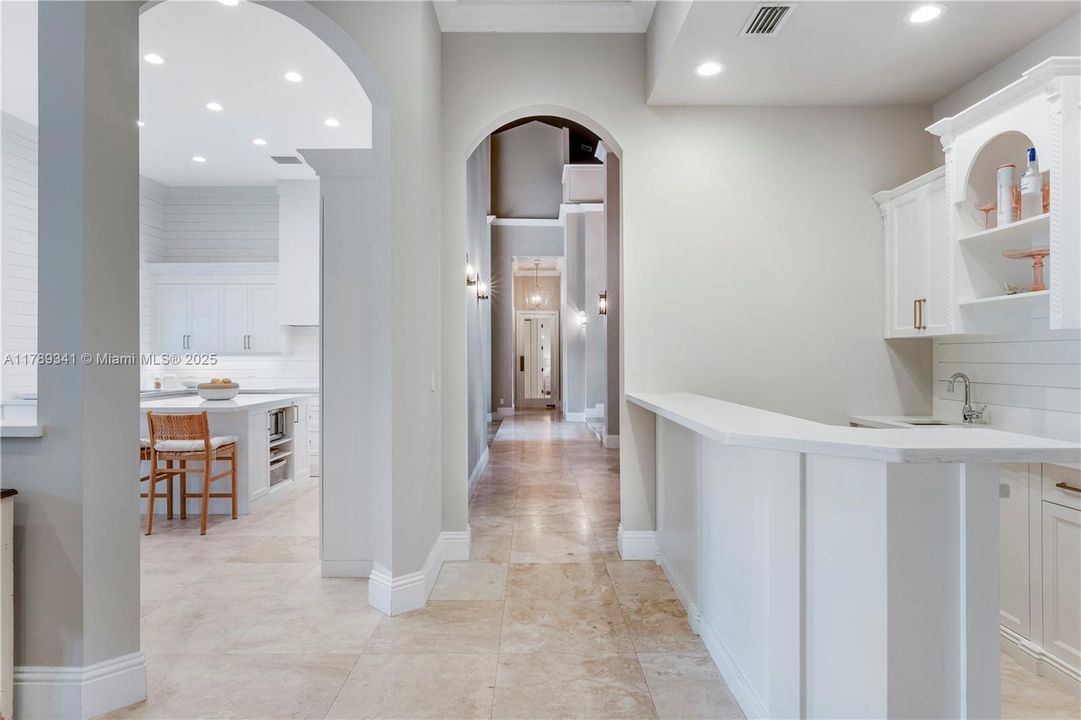 Recently Sold: $3,000,000 (6 beds, 4 baths, 4170 Square Feet)