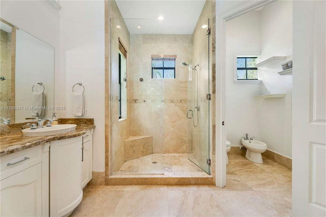 Recently Sold: $3,000,000 (6 beds, 4 baths, 4170 Square Feet)