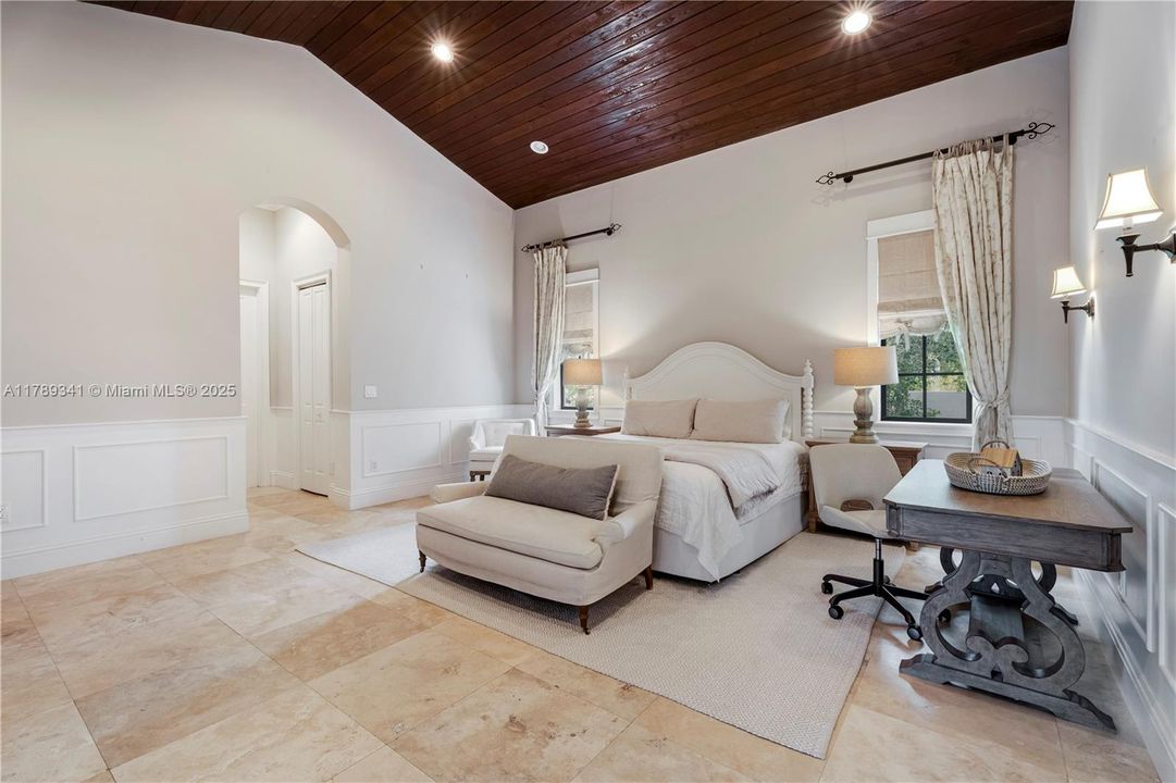 Recently Sold: $3,000,000 (6 beds, 4 baths, 4170 Square Feet)