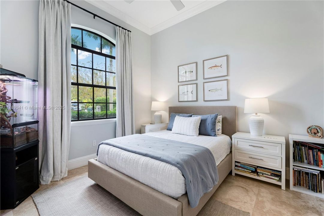 Recently Sold: $3,000,000 (6 beds, 4 baths, 4170 Square Feet)