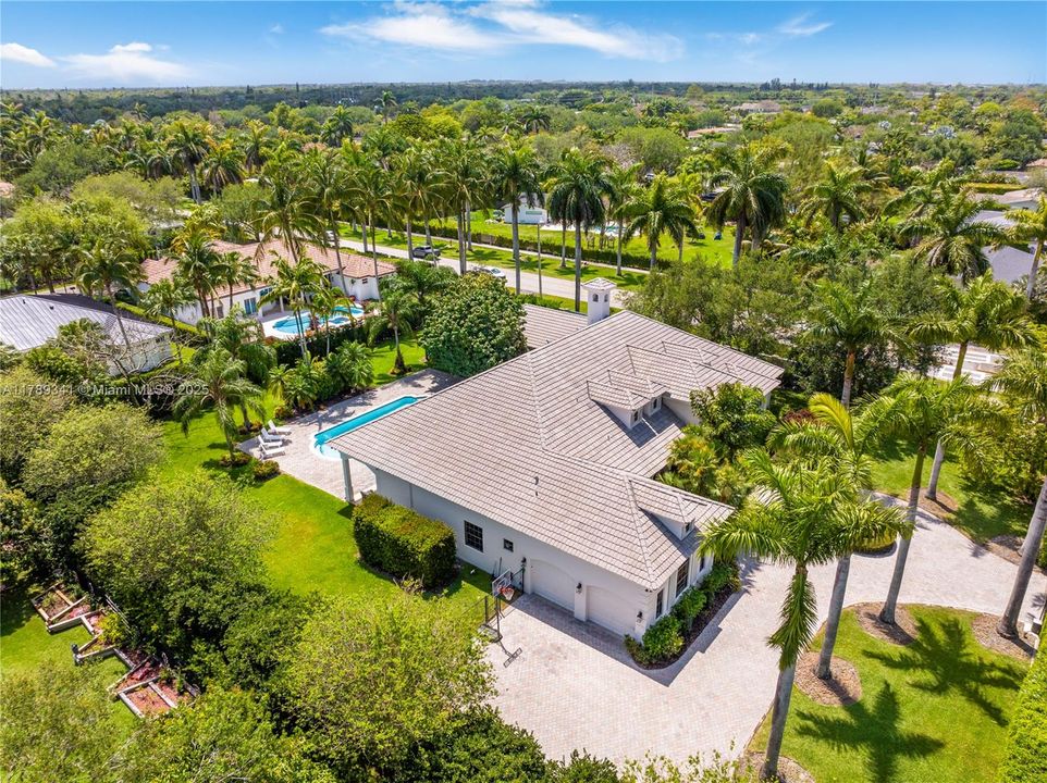 Recently Sold: $3,000,000 (6 beds, 4 baths, 4170 Square Feet)
