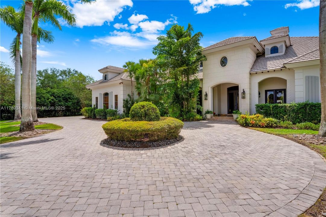 Recently Sold: $3,000,000 (6 beds, 4 baths, 4170 Square Feet)