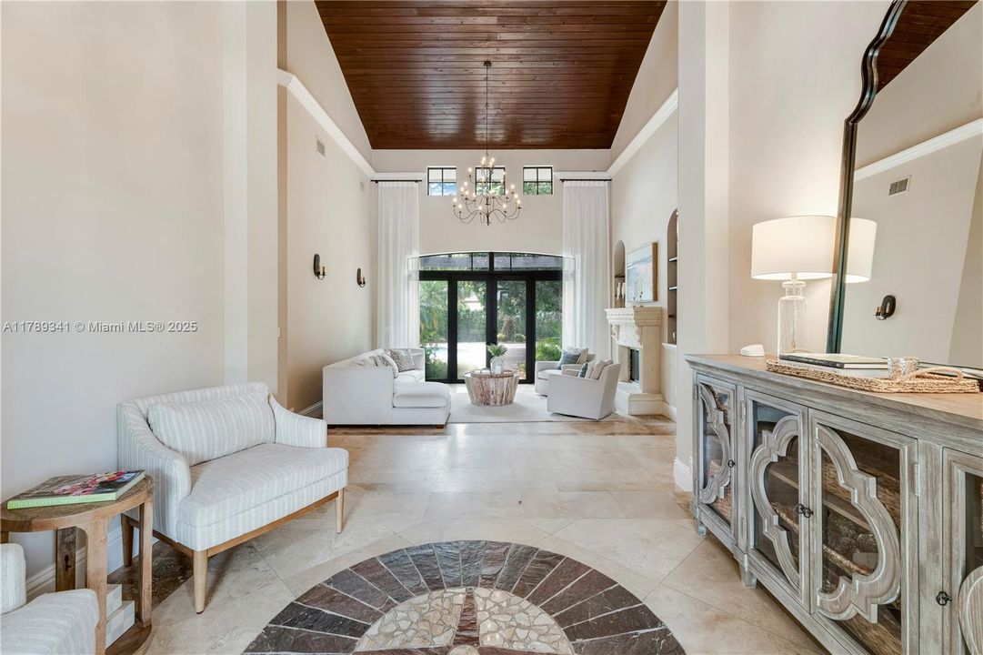 Recently Sold: $3,000,000 (6 beds, 4 baths, 4170 Square Feet)