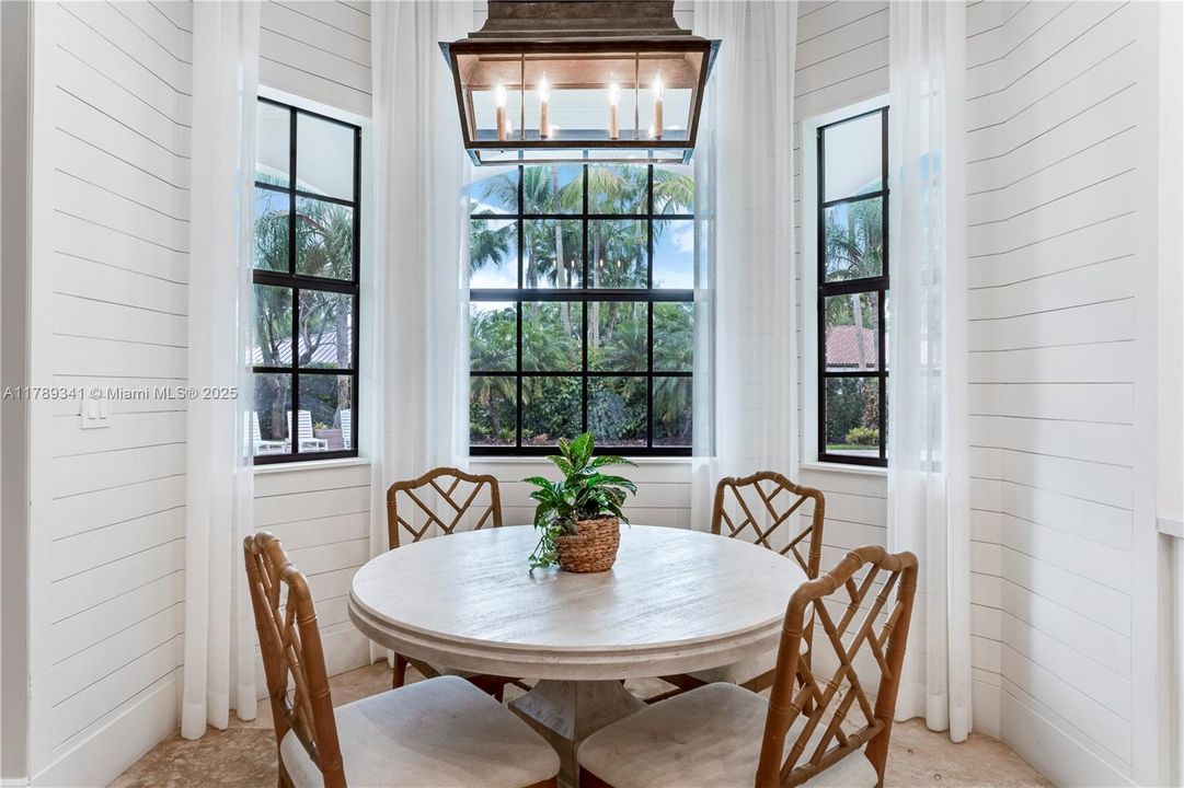 Recently Sold: $3,000,000 (6 beds, 4 baths, 4170 Square Feet)