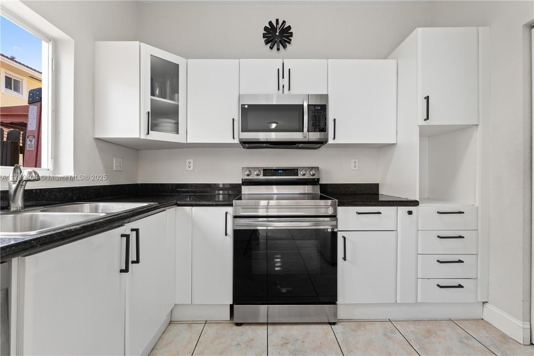 Vendido Recientemente: $410,000 (2 camas, 2 baños, 1150 Pies cuadrados)