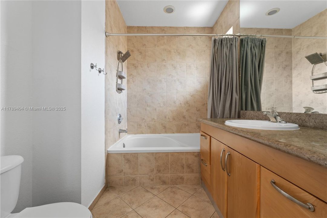 Vendido Recientemente: $410,000 (2 camas, 2 baños, 1150 Pies cuadrados)