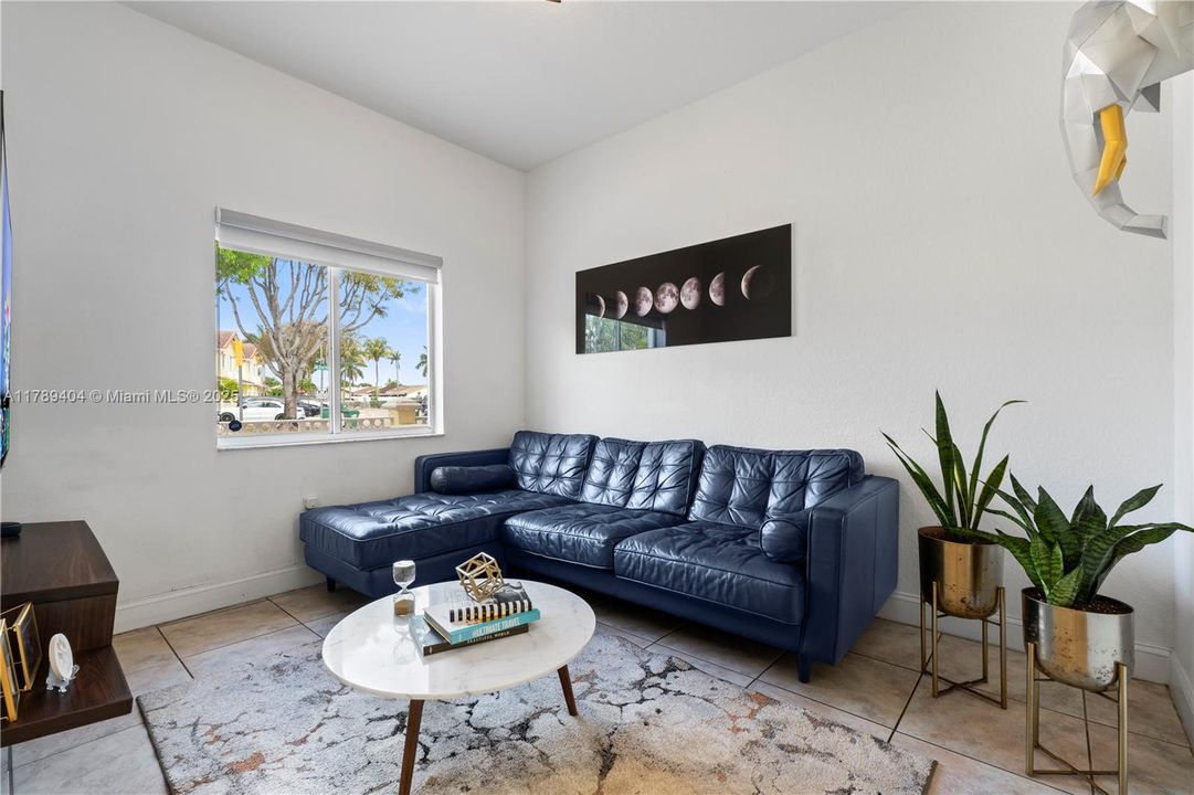 Vendido Recientemente: $410,000 (2 camas, 2 baños, 1150 Pies cuadrados)