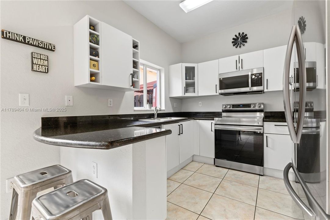 Vendido Recientemente: $410,000 (2 camas, 2 baños, 1150 Pies cuadrados)