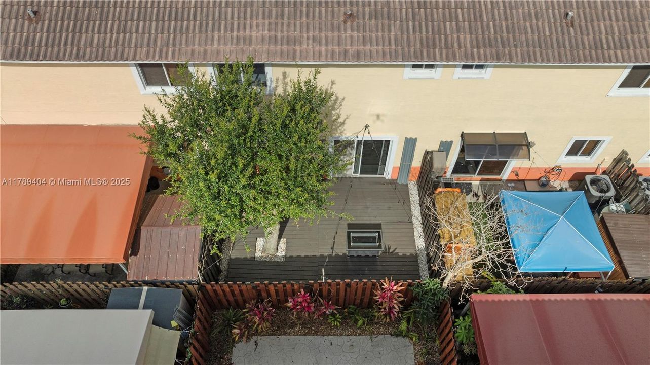 Vendido Recientemente: $410,000 (2 camas, 2 baños, 1150 Pies cuadrados)