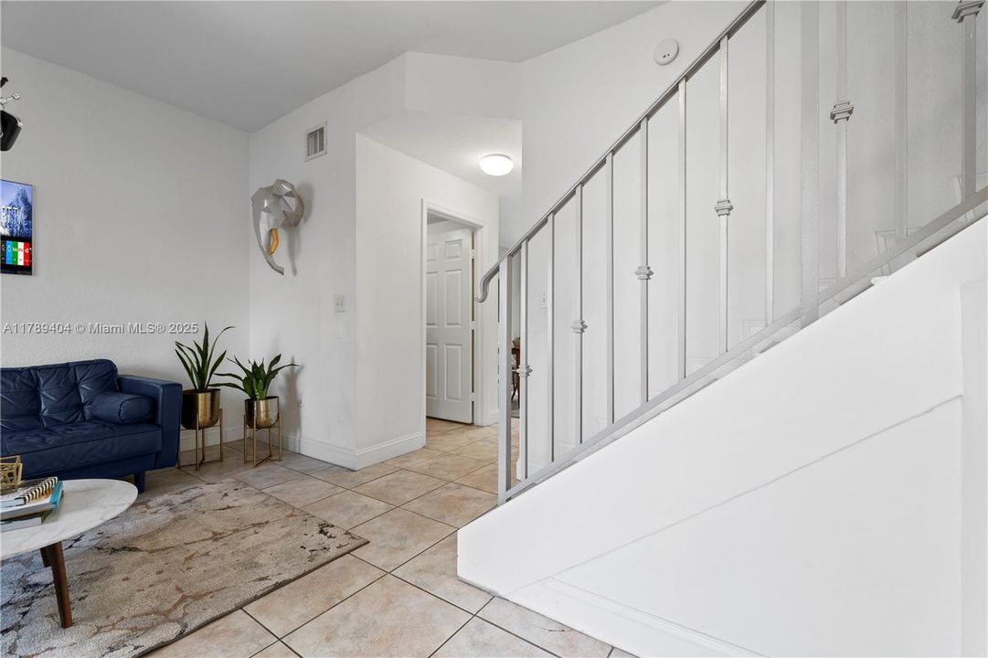 Vendido Recientemente: $410,000 (2 camas, 2 baños, 1150 Pies cuadrados)