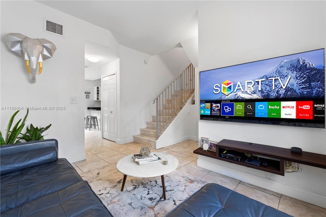 Vendido Recientemente: $410,000 (2 camas, 2 baños, 1150 Pies cuadrados)