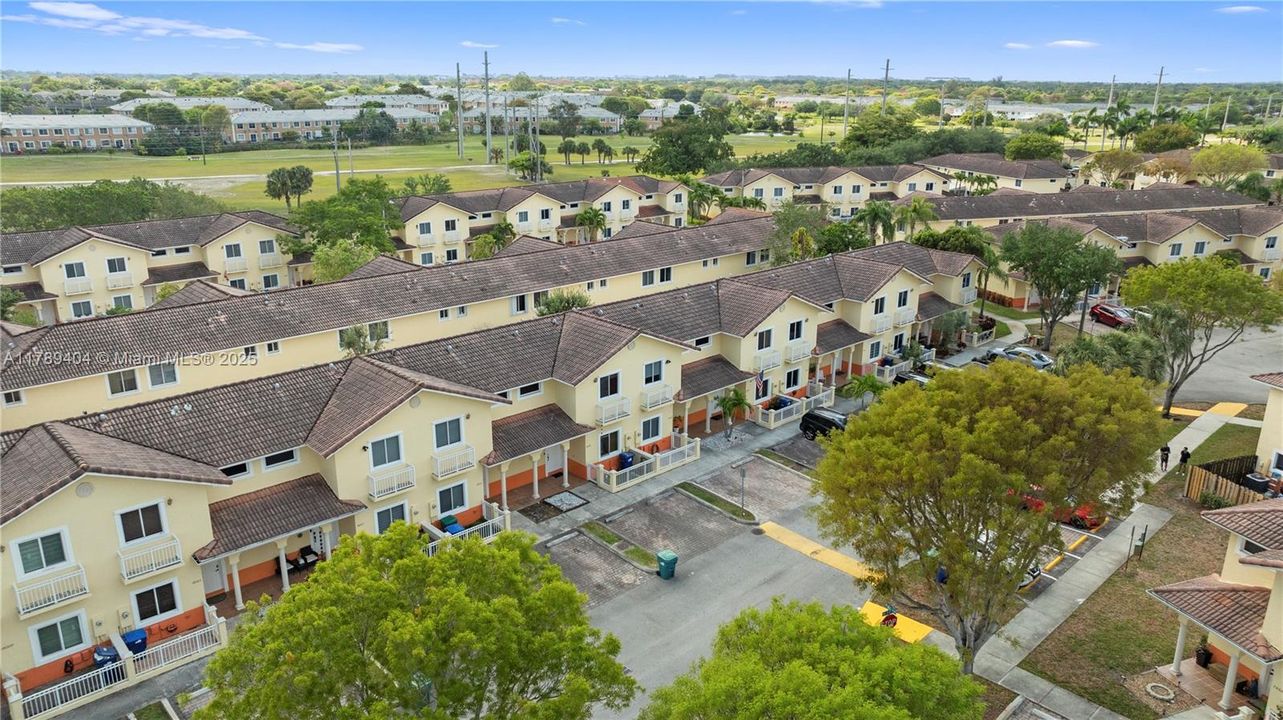 Vendido Recientemente: $410,000 (2 camas, 2 baños, 1150 Pies cuadrados)