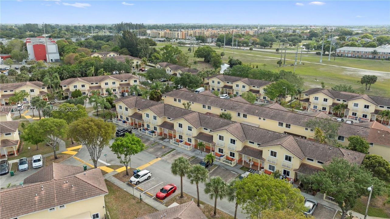 Vendido Recientemente: $410,000 (2 camas, 2 baños, 1150 Pies cuadrados)