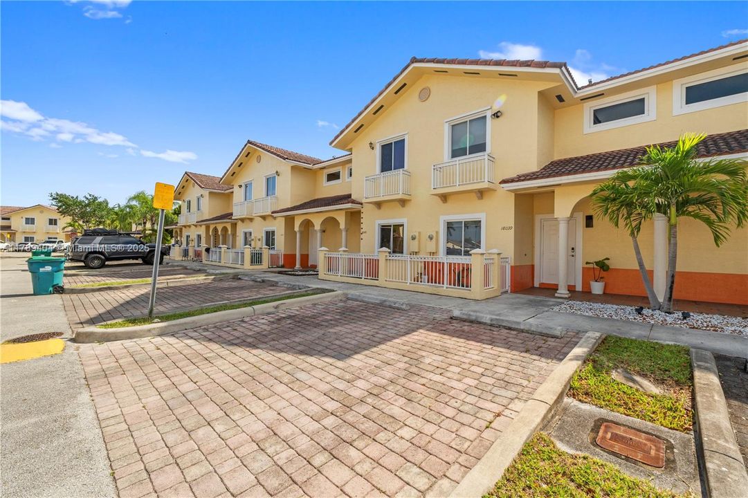 Vendido Recientemente: $410,000 (2 camas, 2 baños, 1150 Pies cuadrados)