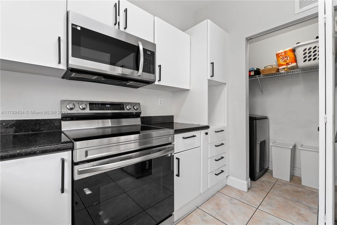 Vendido Recientemente: $410,000 (2 camas, 2 baños, 1150 Pies cuadrados)