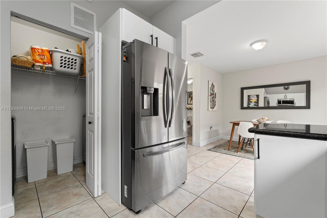 Vendido Recientemente: $410,000 (2 camas, 2 baños, 1150 Pies cuadrados)