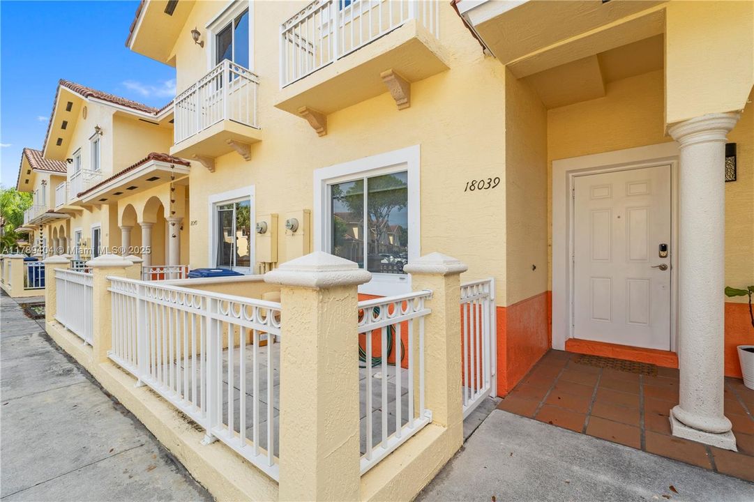 Vendido Recientemente: $410,000 (2 camas, 2 baños, 1150 Pies cuadrados)