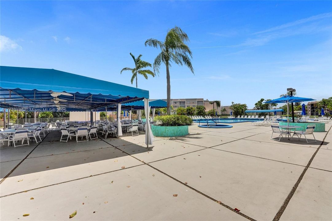 合同活跃: $140,000 (2 贝兹, 2 浴室, 1370 平方英尺)