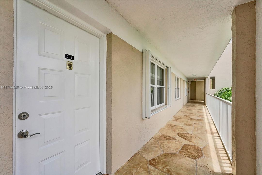 合同活跃: $140,000 (2 贝兹, 2 浴室, 1370 平方英尺)