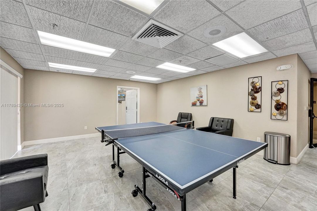 合同活跃: $140,000 (2 贝兹, 2 浴室, 1370 平方英尺)