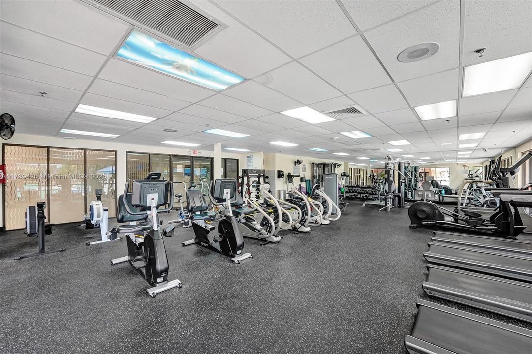 合同活跃: $140,000 (2 贝兹, 2 浴室, 1370 平方英尺)