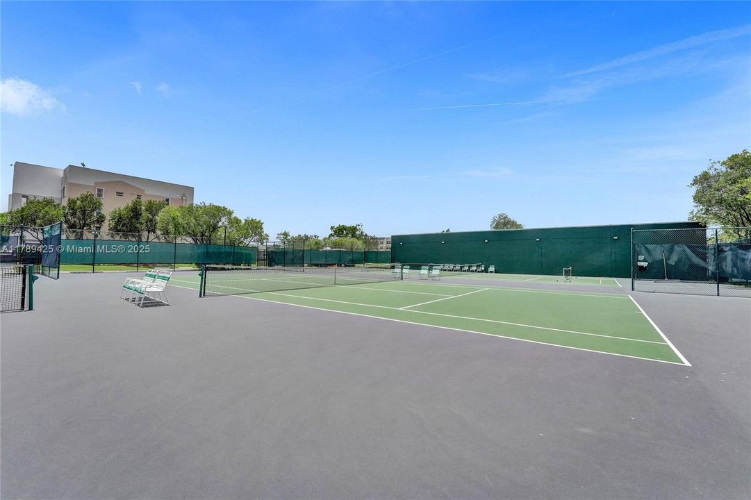 合同活跃: $140,000 (2 贝兹, 2 浴室, 1370 平方英尺)