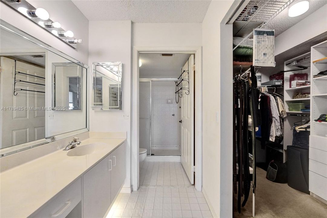 合同活跃: $140,000 (2 贝兹, 2 浴室, 1370 平方英尺)