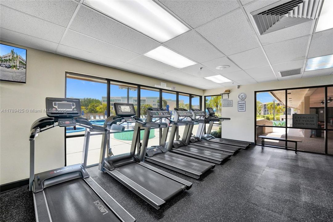 合同活跃: $140,000 (2 贝兹, 2 浴室, 1370 平方英尺)