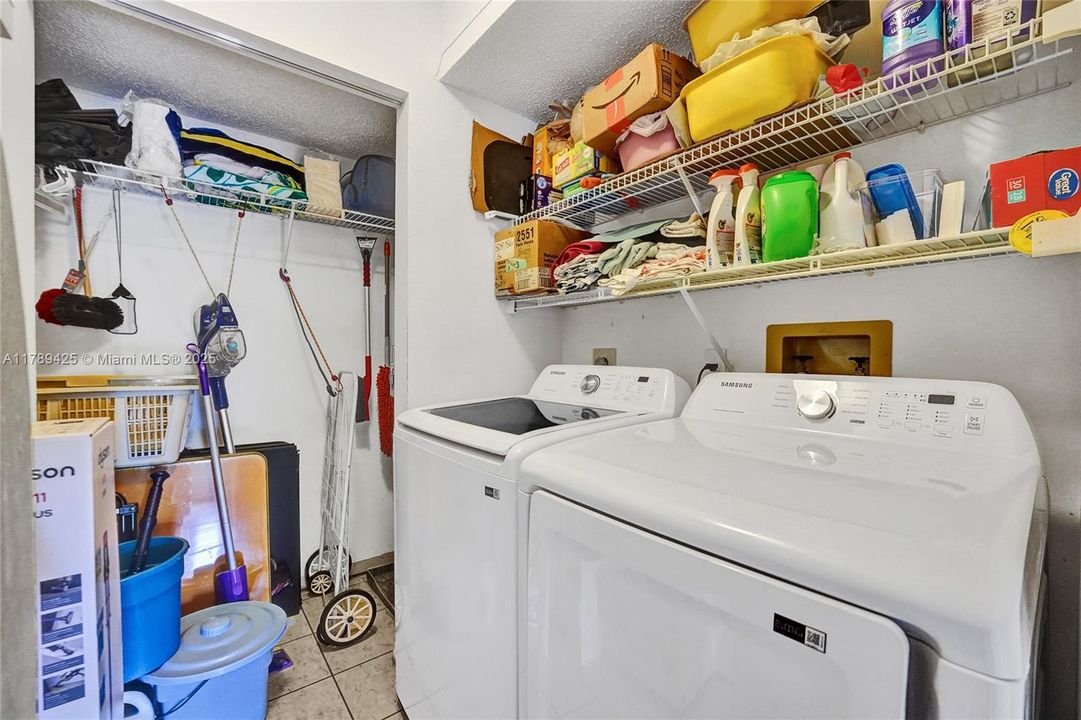 合同活跃: $140,000 (2 贝兹, 2 浴室, 1370 平方英尺)