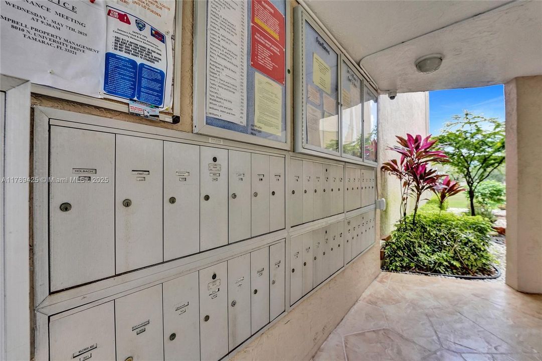 合同活跃: $140,000 (2 贝兹, 2 浴室, 1370 平方英尺)