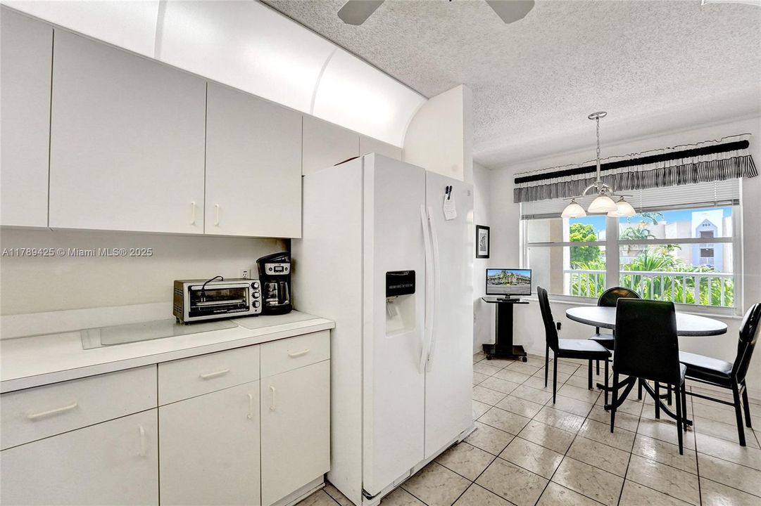 合同活跃: $140,000 (2 贝兹, 2 浴室, 1370 平方英尺)