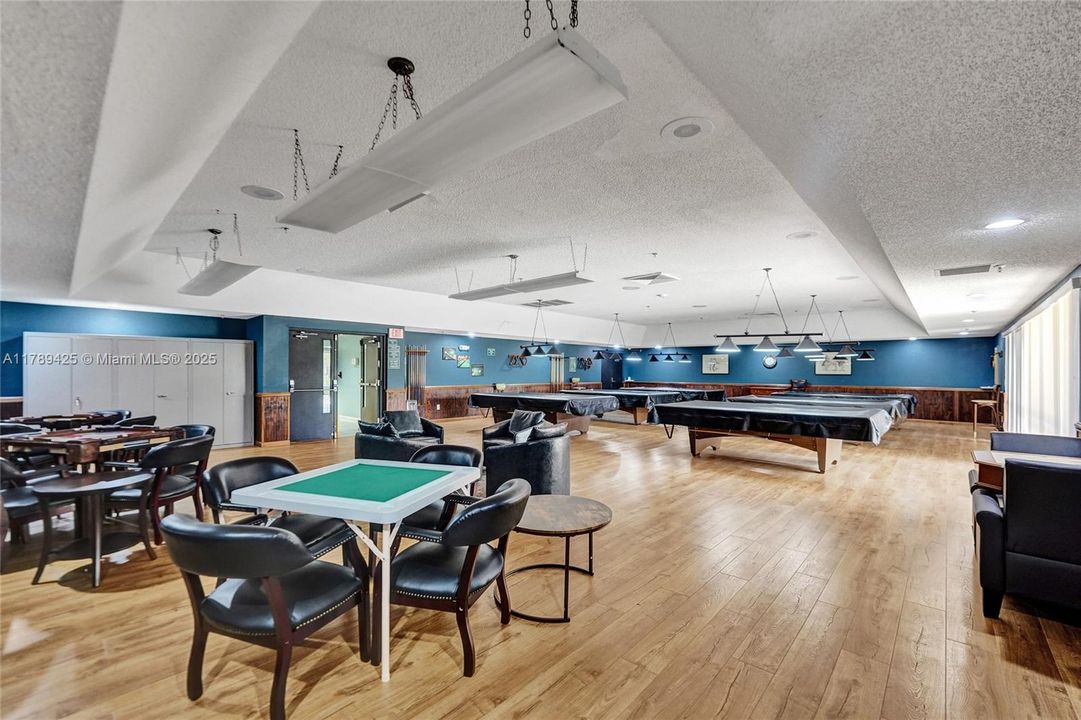 合同活跃: $140,000 (2 贝兹, 2 浴室, 1370 平方英尺)