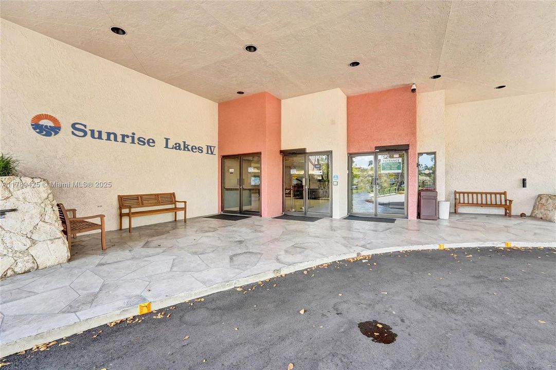 合同活跃: $140,000 (2 贝兹, 2 浴室, 1370 平方英尺)