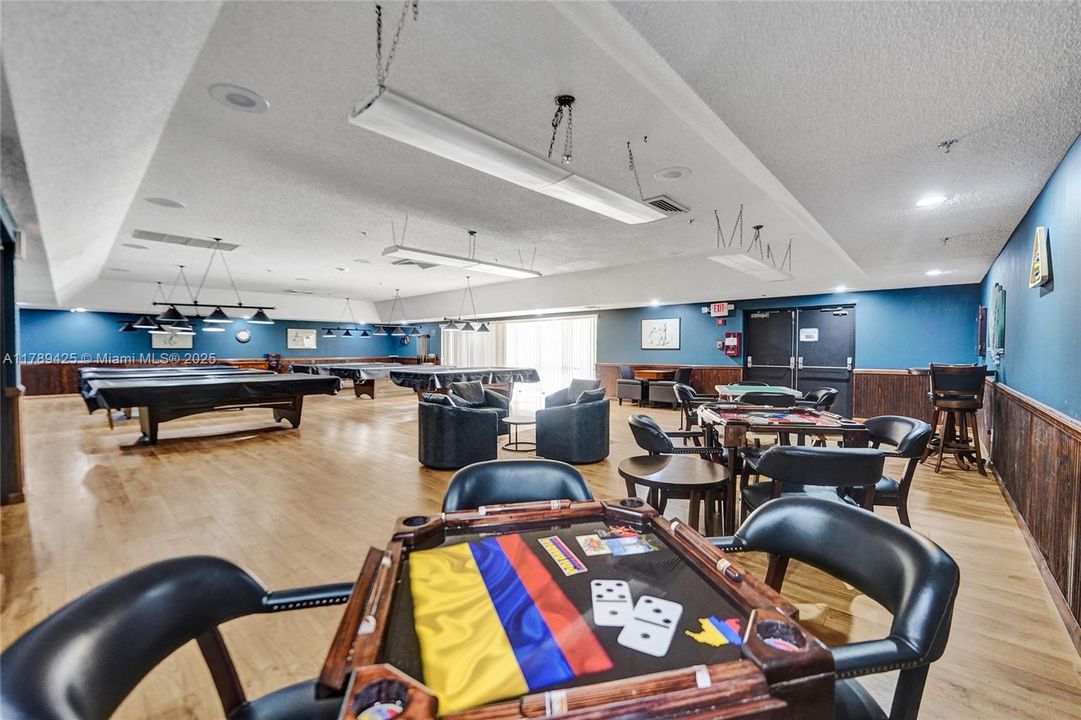 合同活跃: $140,000 (2 贝兹, 2 浴室, 1370 平方英尺)