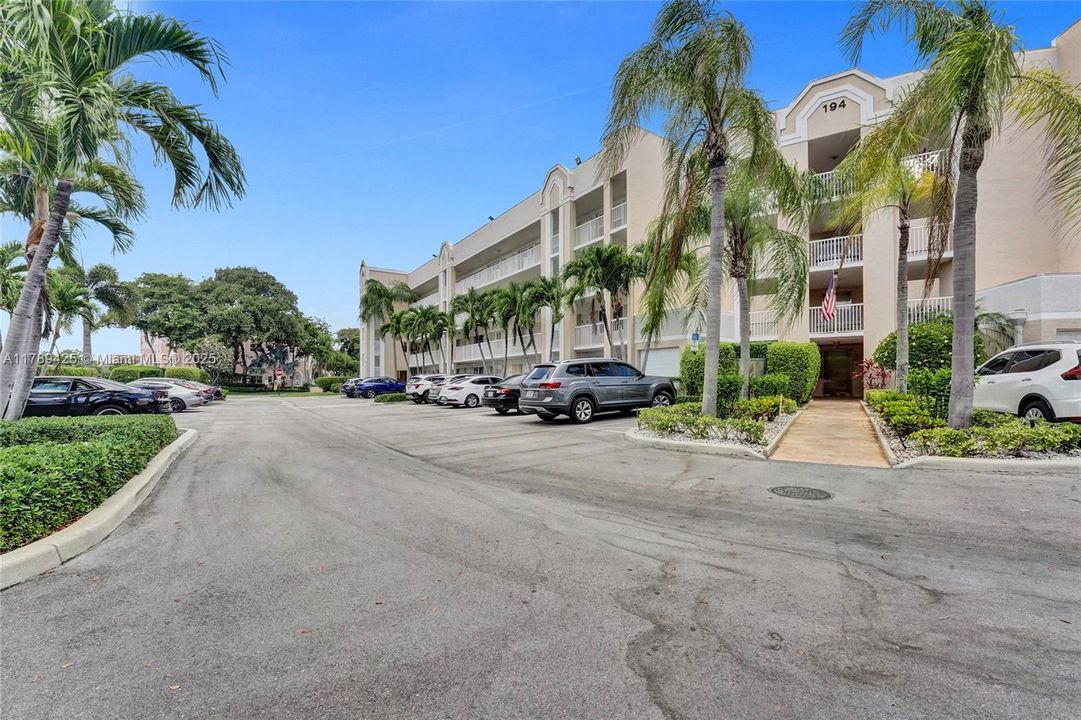 合同活跃: $140,000 (2 贝兹, 2 浴室, 1370 平方英尺)