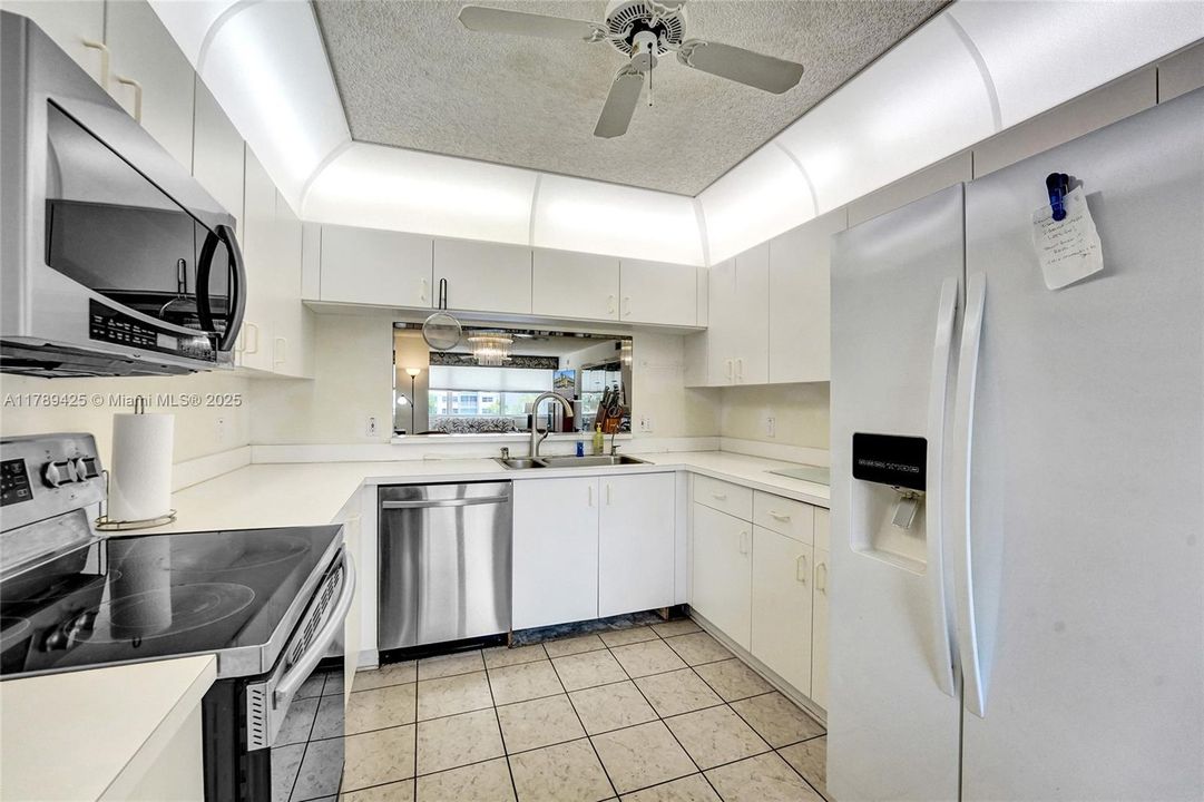 合同活跃: $140,000 (2 贝兹, 2 浴室, 1370 平方英尺)